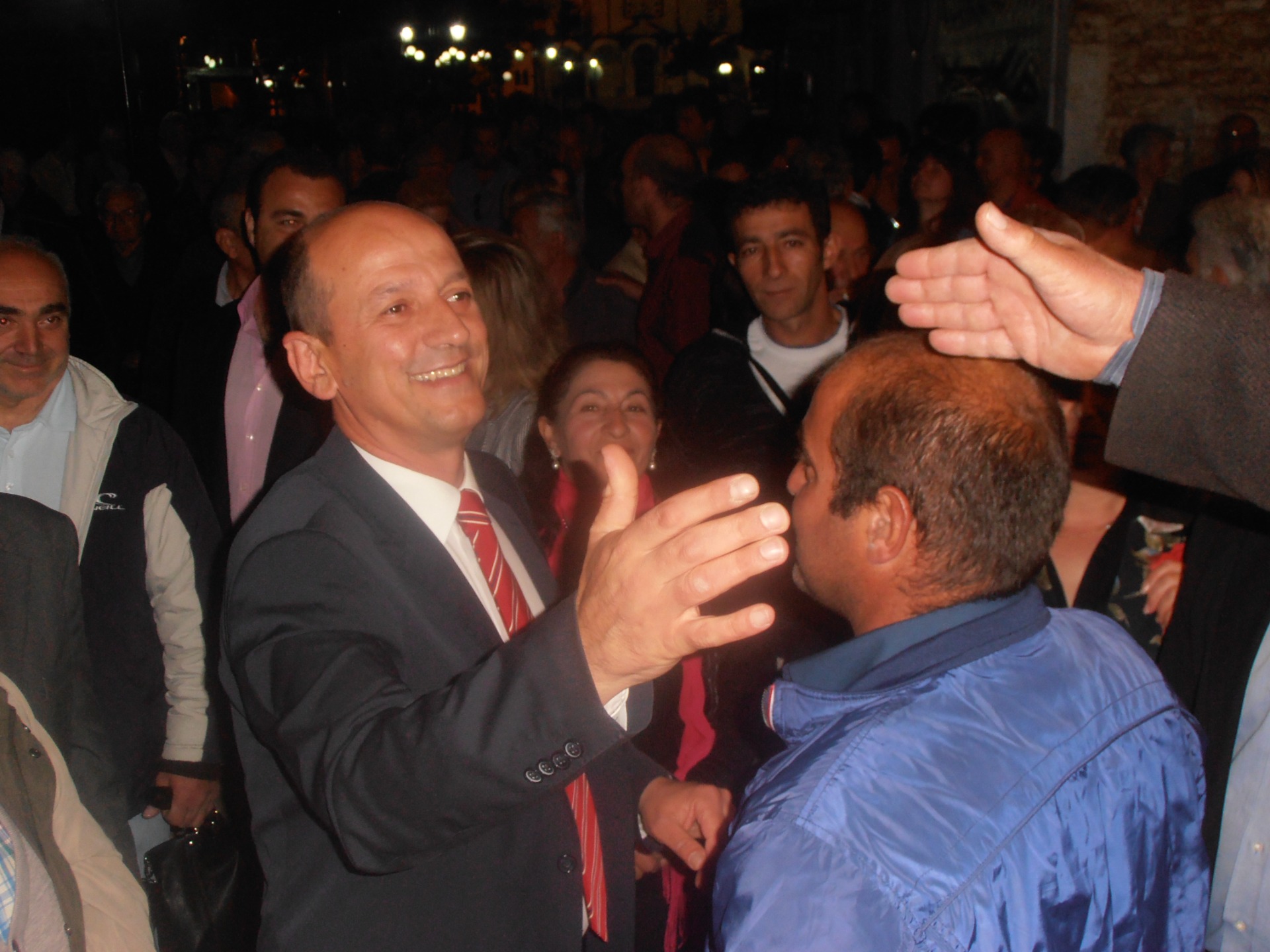 Στο χέρι μας είναι να δώσουμε τέλος στις πολιτικές που μετατρέπουν τους κόπους των εργαζομένων σε φιλοδωρήματα.